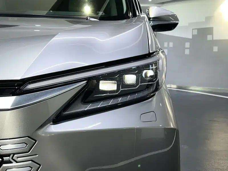2025 Lexus LM 2.4T Automatic AWD 6-Seater Factory Custom Edition — миниатюра 6