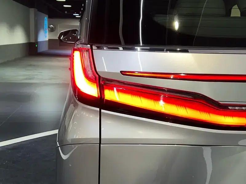 2025 Lexus LM 2.4T Automatic AWD 6-Seater Factory Custom Edition — миниатюра 7