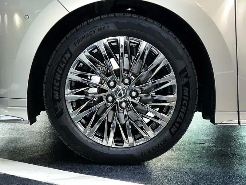 2025 Lexus LM 2.4T Automatic AWD 6-Seater Factory Custom Edition — миниатюра 8
