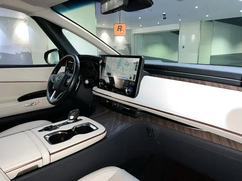 2025 Lexus LM 2.4T Automatic AWD 6-Seater Factory Custom Edition — миниатюра 9