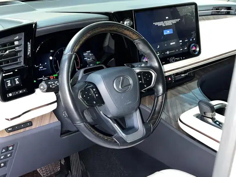2025 Lexus LM 2.4T Automatic AWD 6-Seater Factory Custom Edition — миниатюра 10