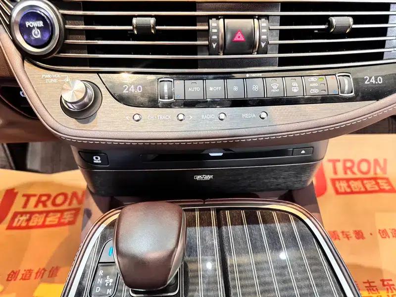 Lexus LS 2020 500h Luxury Edition (China VI Emission Standard) — миниатюра 8