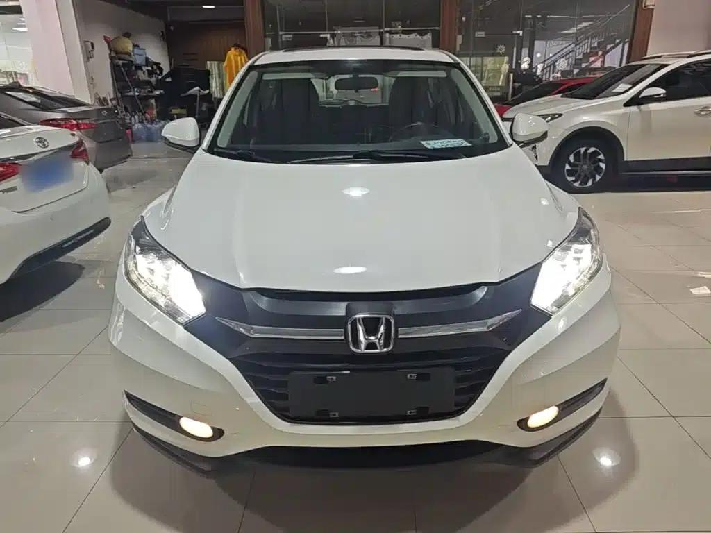 Vezel 2017 1.8L CVT 2WD Pioneer Edition — миниатюра 3