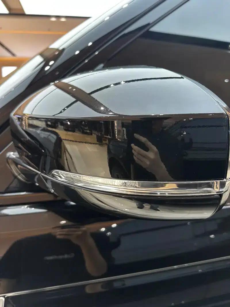 Range Rover 2022 3.0 L6 400PS Legendary Extended Classic Edition — миниатюра 4