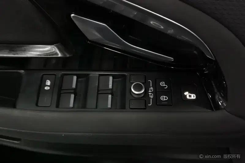 Range Rover Evoque 2020 249PS R-DYNAMIC S Sport Edition — миниатюра 23