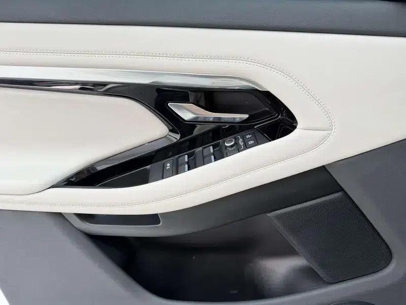 Range Rover Evoque 2021 Model: Evoque L 249PS R-Dynamic First Edition — миниатюра 13