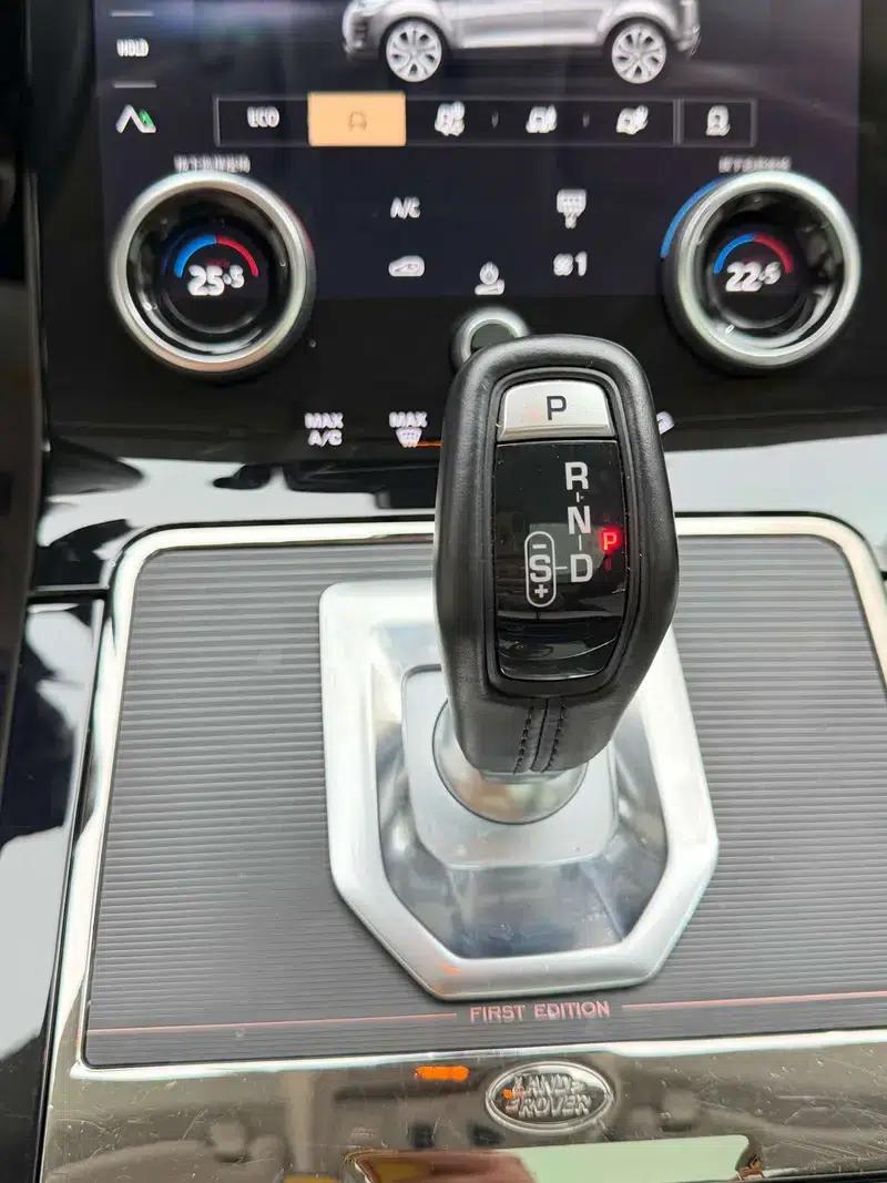Range Rover Evoque 2021 Model: Evoque L 249PS R-Dynamic First Edition — миниатюра 21