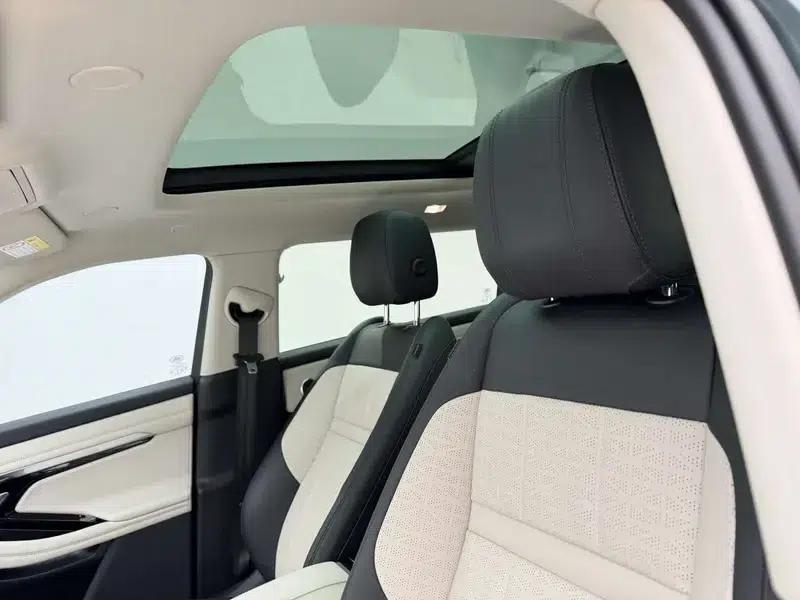Range Rover Evoque 2021 Model: Evoque L 249PS R-Dynamic First Edition — миниатюра 24