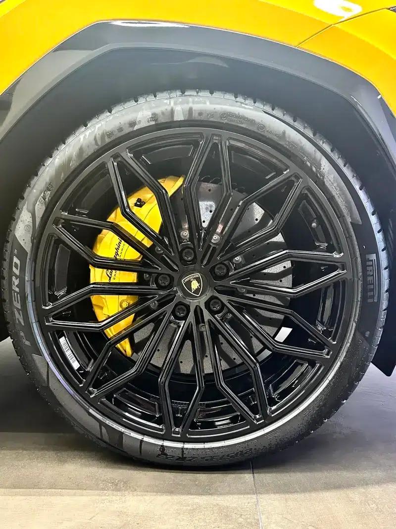 2025 Urus SE 4.0T Standard Edition — миниатюра 11