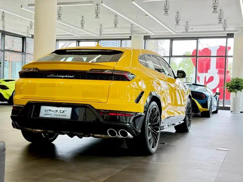 2025 Urus SE 4.0T Standard Edition — миниатюра 3