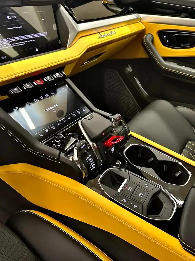 2025 Urus SE 4.0T Standard Edition — миниатюра 4