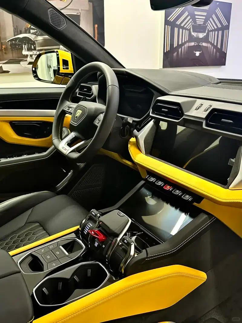 2025 Urus SE 4.0T Standard Edition — миниатюра 10