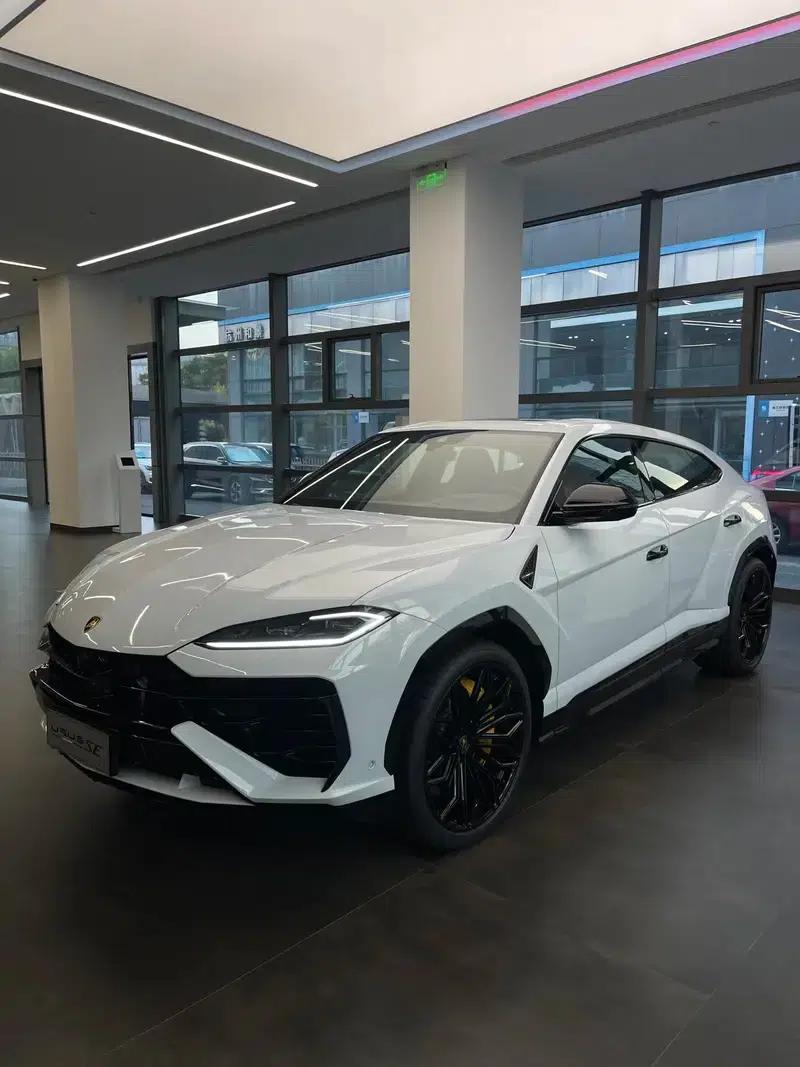 2025 Urus SE 4.0T Standard Edition — миниатюра 1