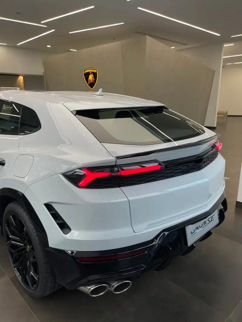 2025 Urus SE 4.0T Standard Edition — миниатюра 3