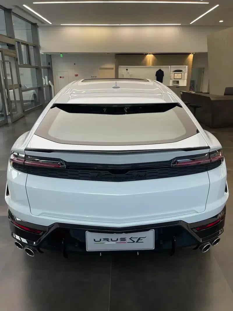 2025 Urus SE 4.0T Standard Edition — миниатюра 4
