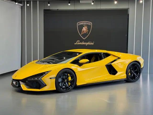 2023 Revuelto Standard Model
