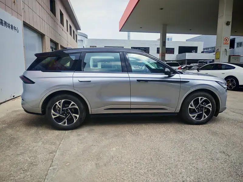 Navigator 2025 2.0T AWD Premium Hybrid — миниатюра 4