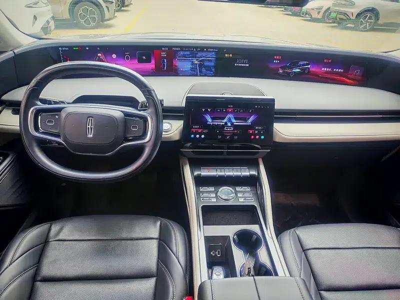 Navigator 2025 2.0T AWD Premium Hybrid — миниатюра 9