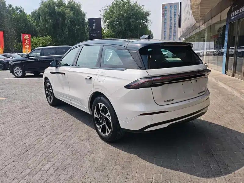 Navigator 2025 2.0T AWD Premium Hybrid — миниатюра 3