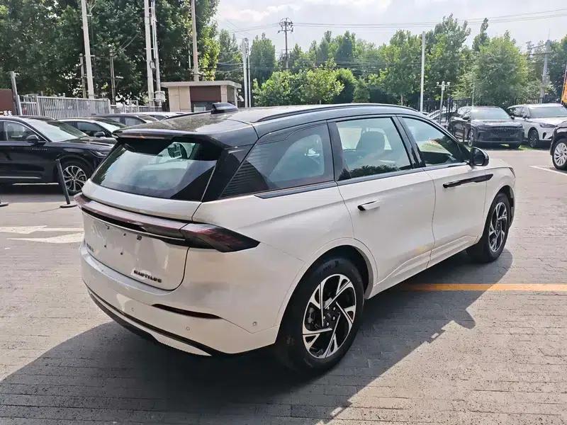 Navigator 2025 2.0T AWD Premium Hybrid — миниатюра 4