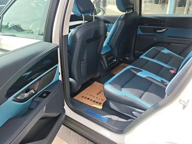 Navigator 2025 2.0T AWD Premium Hybrid — миниатюра 8