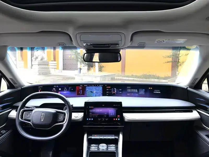Navigator 2025 2.0T AWD Premium Edition — миниатюра 5