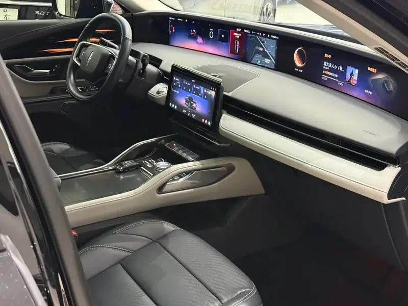 Navigator 2023 2.0T AWD Hybrid Premium Edition — миниатюра 11