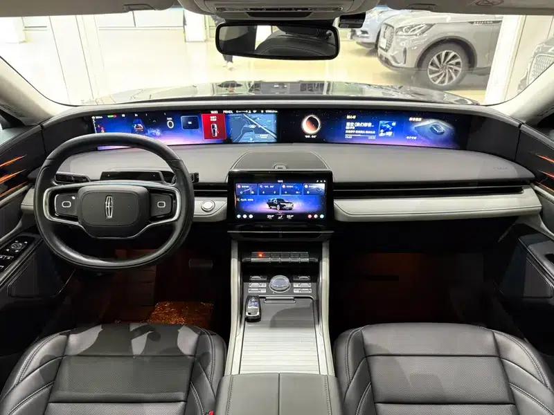 Navigator 2023 2.0T AWD Hybrid Premium Edition — миниатюра 13