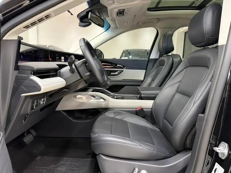 Navigator 2023 2.0T AWD Hybrid Premium Edition — миниатюра 14