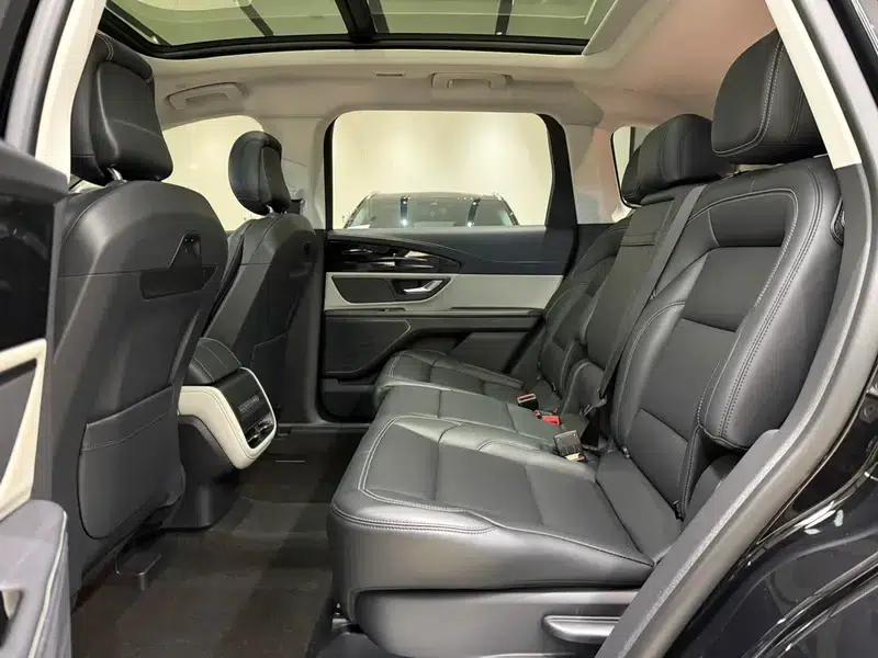 Navigator 2023 2.0T AWD Hybrid Premium Edition — миниатюра 15