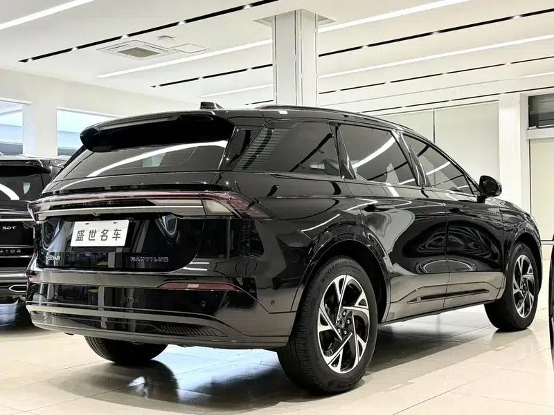 Navigator 2023 2.0T AWD Hybrid Premium Edition — миниатюра 6