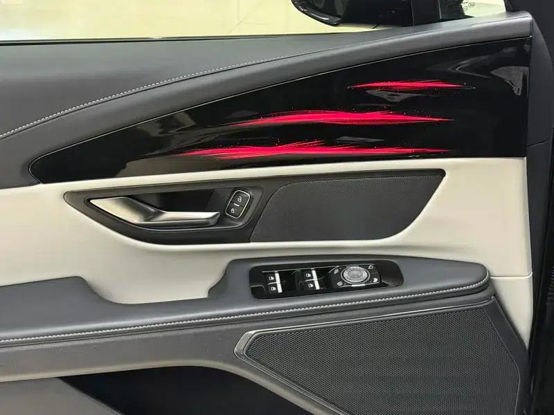 Navigator 2023 2.0T AWD Hybrid Premium Edition — миниатюра 10