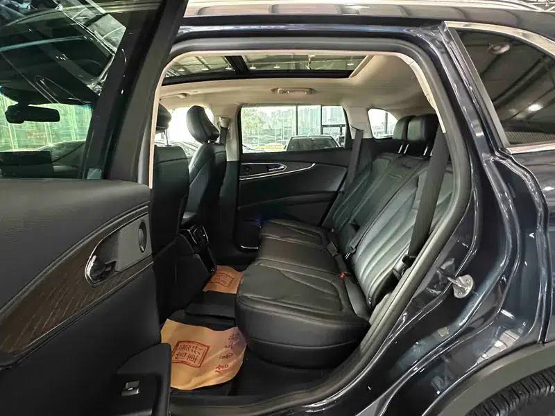 Navigator 2021 2.0T AWD Premium Edition — миниатюра 15