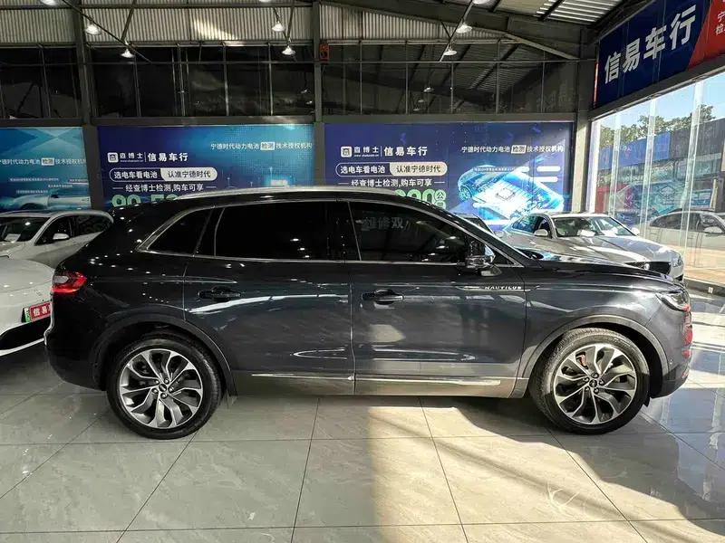 Navigator 2021 2.0T AWD Premium Edition — миниатюра 7