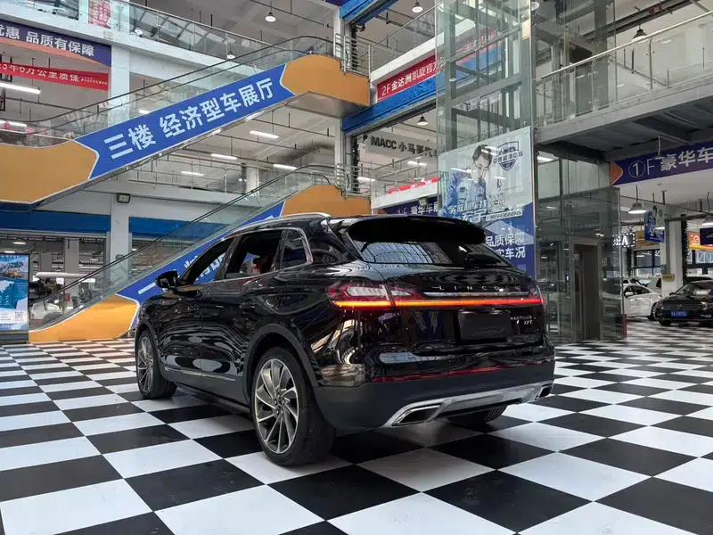 Navigator 2021 2.7T AWD Premium Edition — миниатюра 4