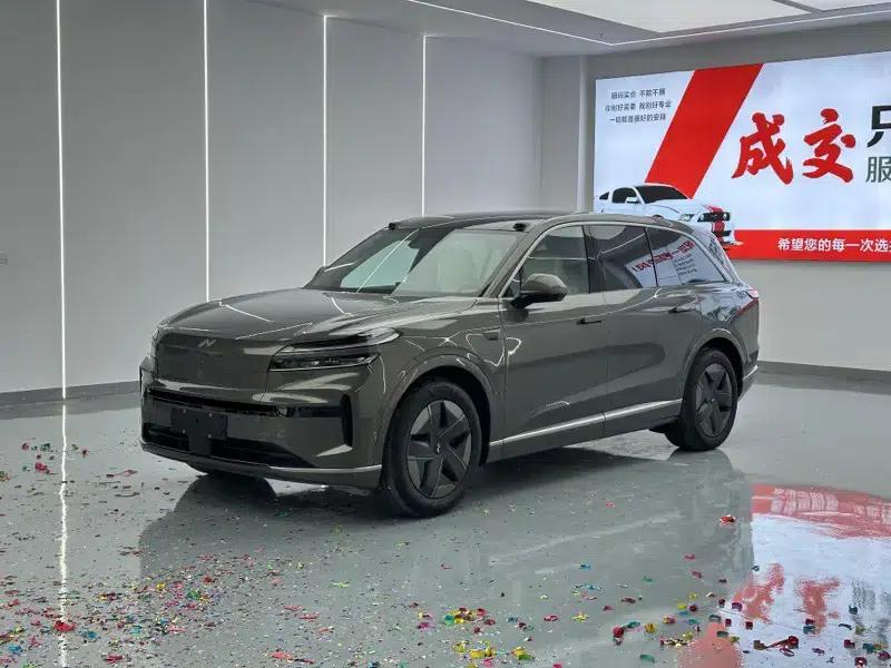 2025 Audi L90 7-seater Ultra — миниатюра 1