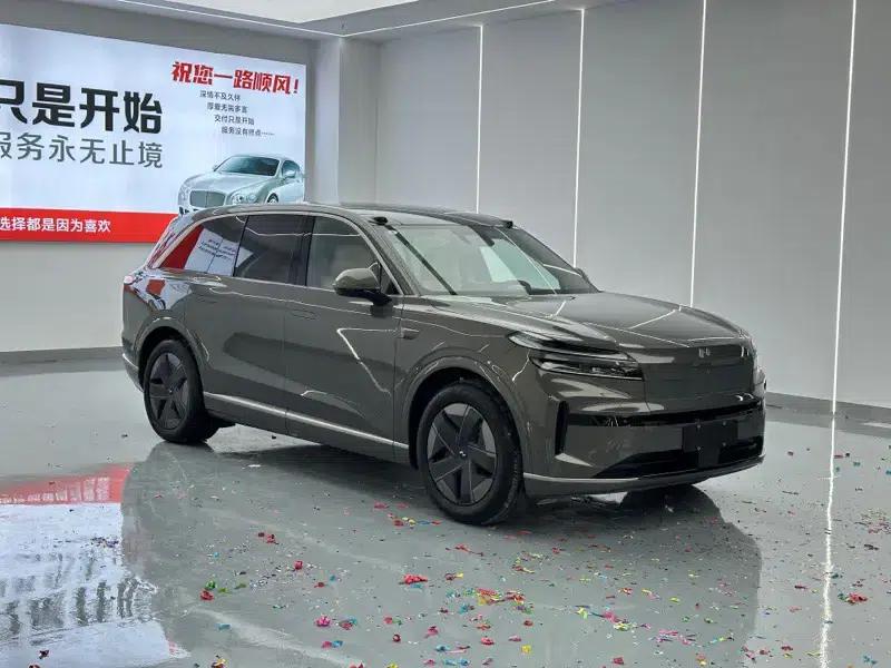 2025 Audi L90 7-seater Ultra — миниатюра 3
