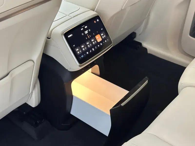 2025 Audi L90 7-seater Ultra — миниатюра 8