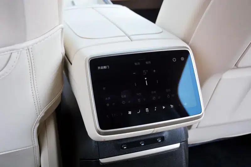 2025 Audi L90 Six-Seat Ultra — миниатюра 11