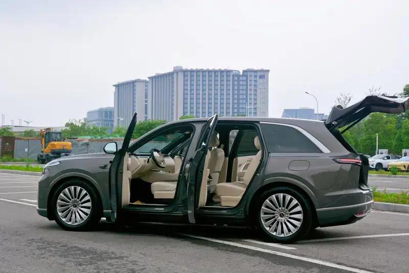 2025 Audi L90 Six-Seat Ultra — миниатюра 22