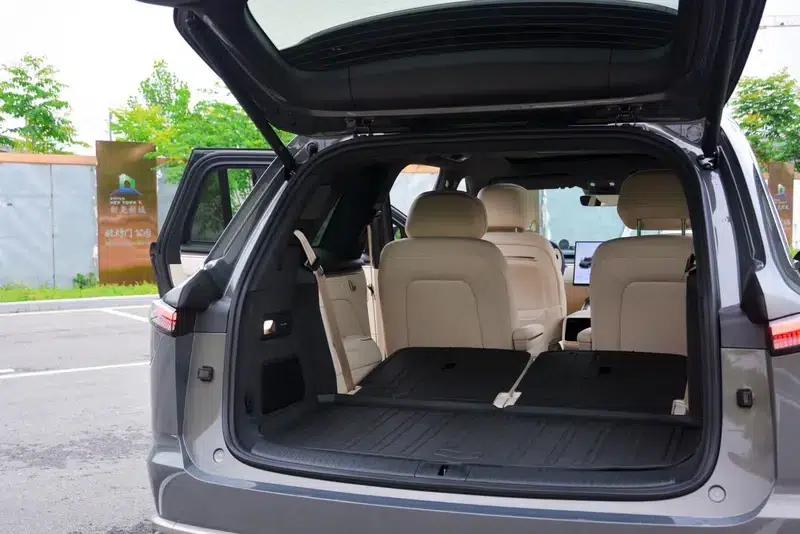 2025 Audi L90 Six-Seat Ultra — миниатюра 31