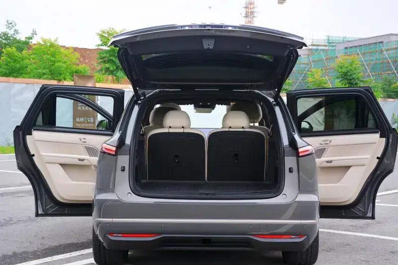 2025 Audi L90 Six-Seat Ultra — миниатюра 38