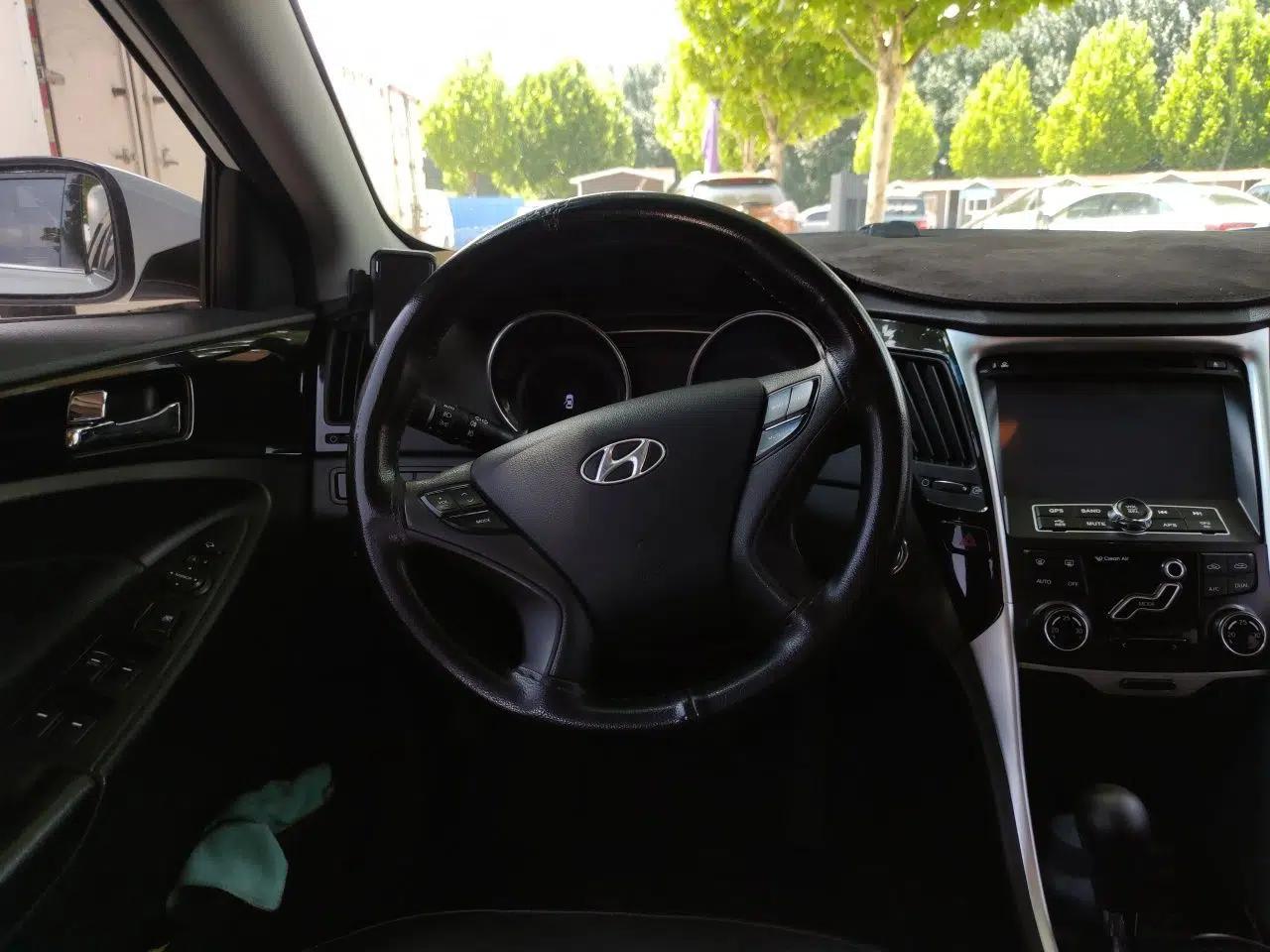Hyundai Sonata 2014 2.0L Automatic Luxury Edition — миниатюра 10