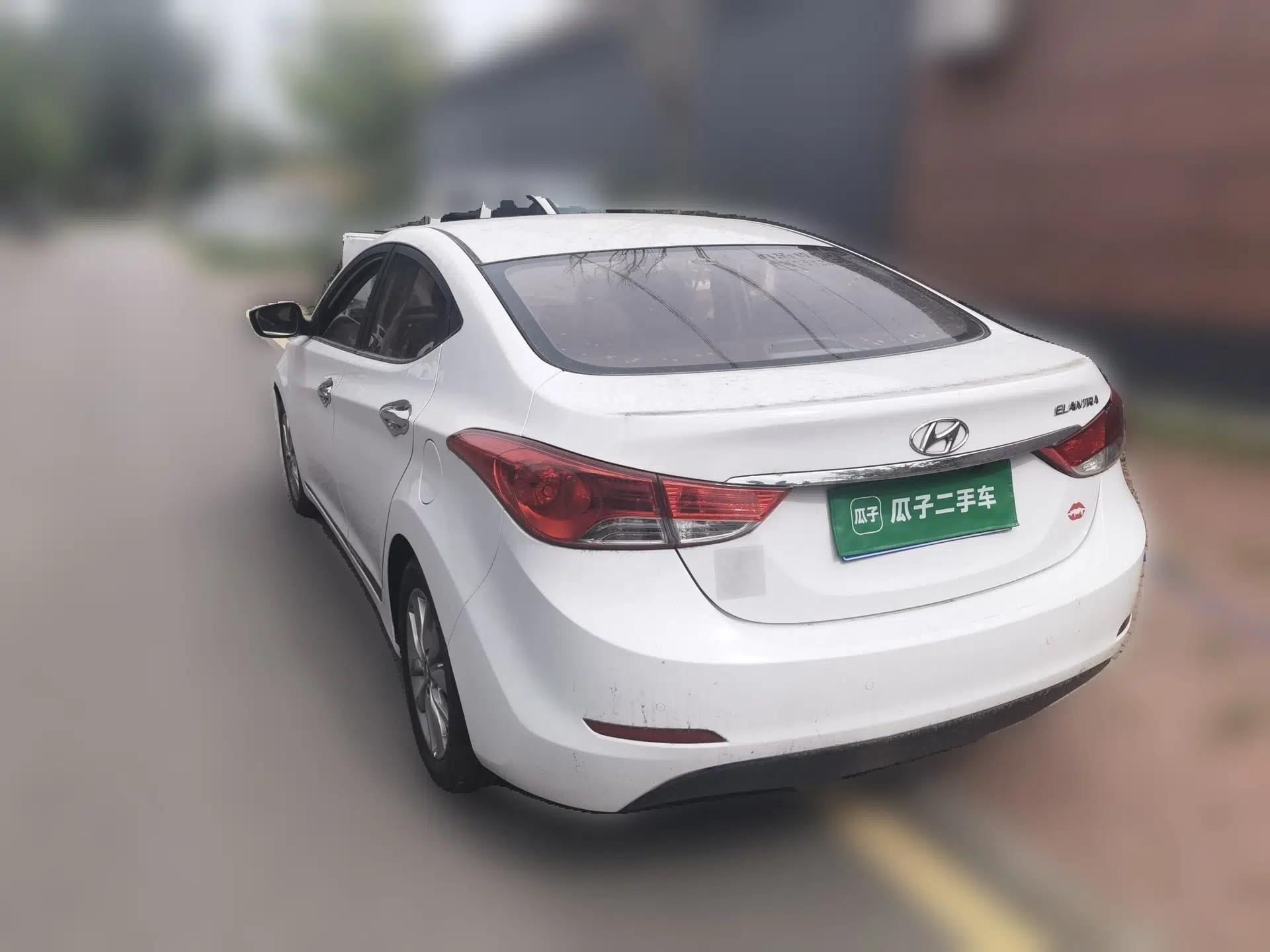 Hyundai Elantra (5th Generation / Langdong) 2015 1.6L Manual Leading Model — миниатюра 4