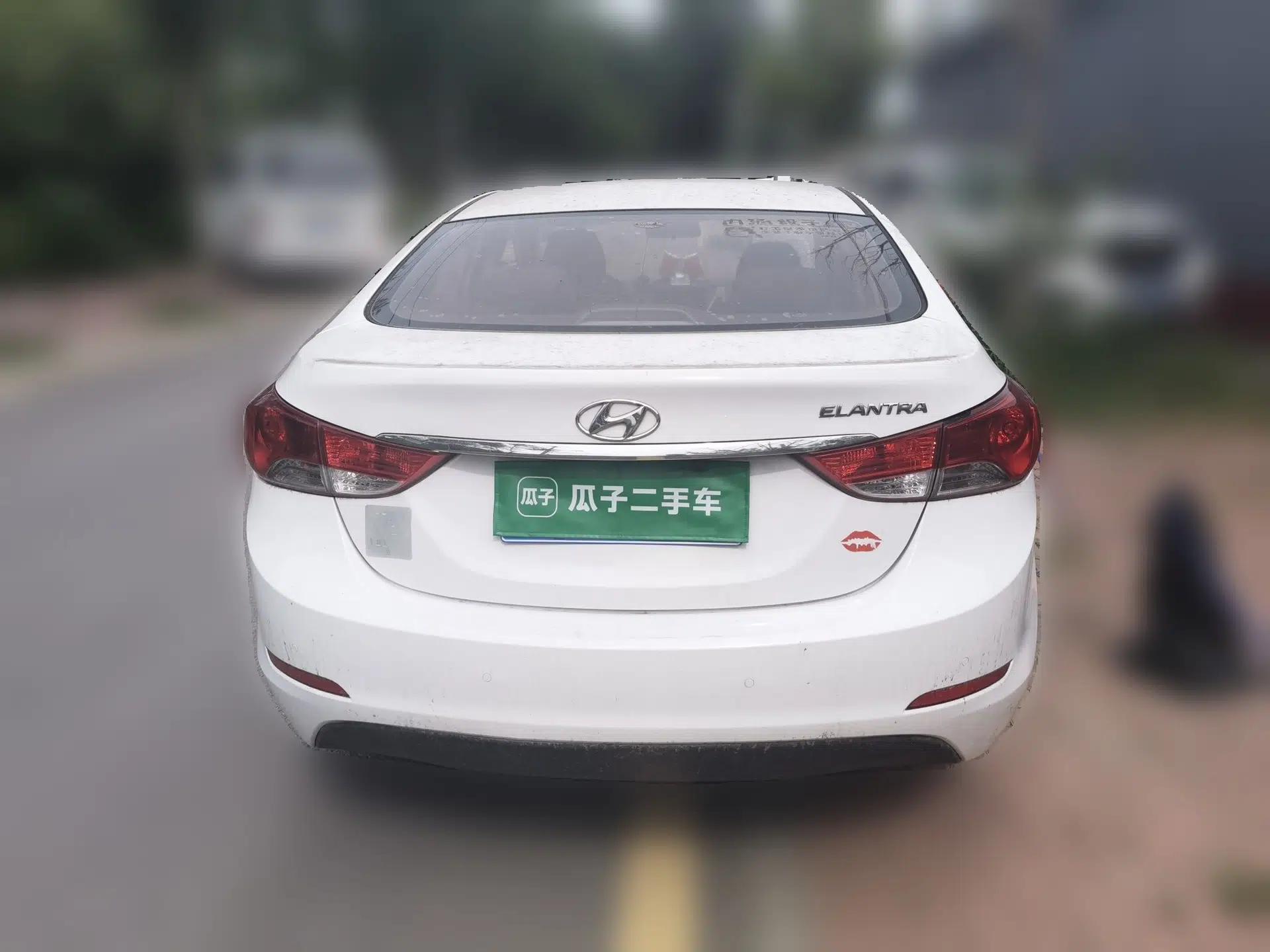 Hyundai Elantra (5th Generation / Langdong) 2015 1.6L Manual Leading Model — миниатюра 5