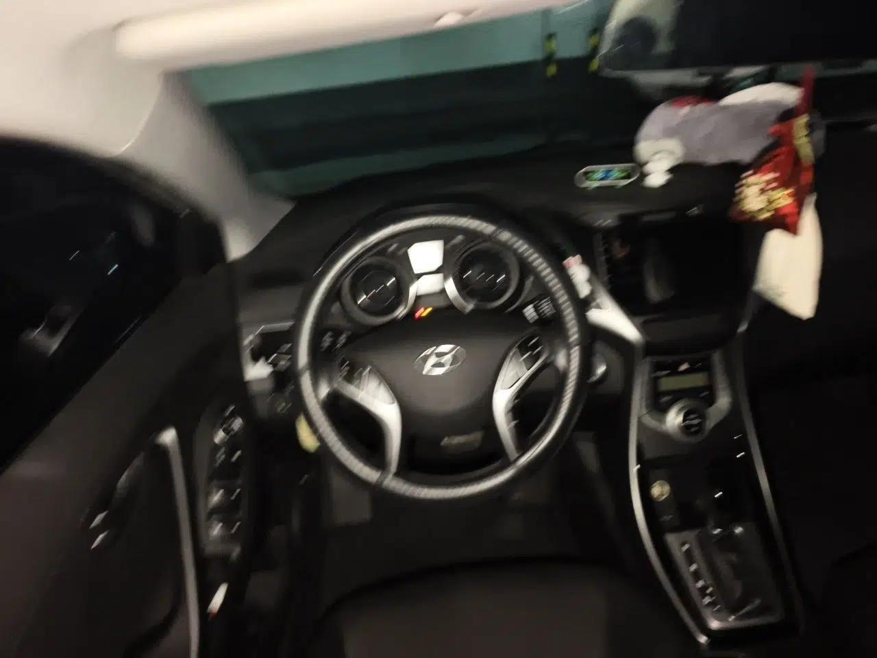 Hyundai Elantra (5th Generation / Langdong) 2015 1.6L Automatic Luxury Model — миниатюра 10