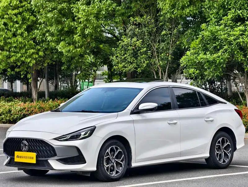 MG5 2022 180DVVT CVT Youth Luxury Edition — миниатюра 1