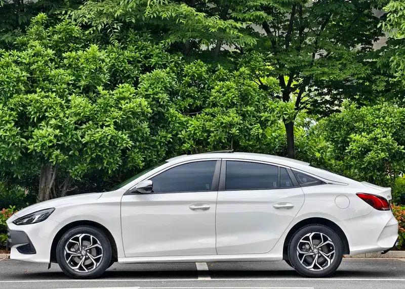 MG5 2022 180DVVT CVT Youth Luxury Edition — миниатюра 4