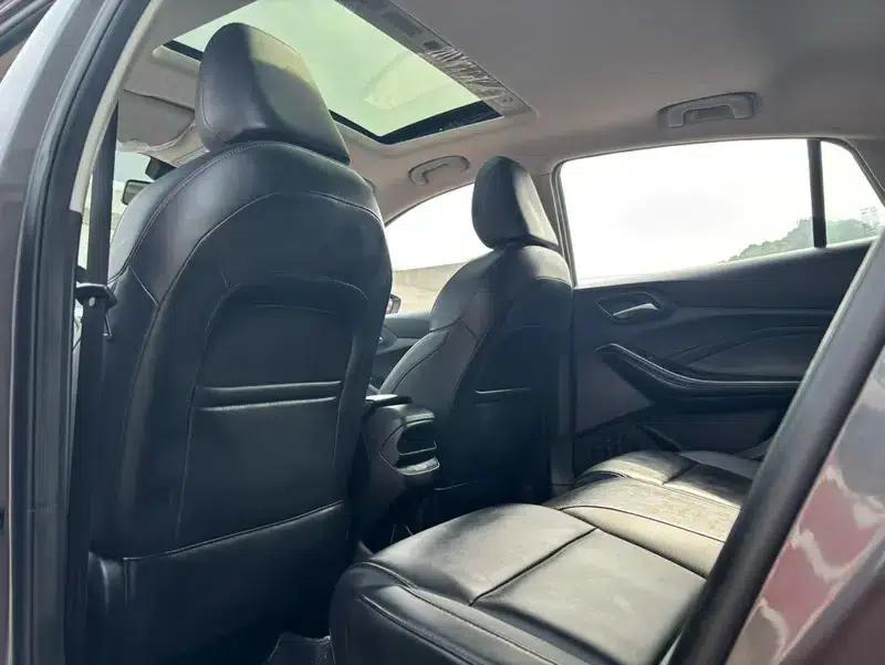 MG5 2023 180DVVT CVT Youth Luxury Edition — миниатюра 9