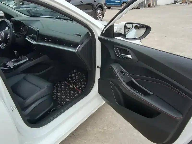 MG5 2023 180DVVT CVT Youth Luxury Edition — миниатюра 8